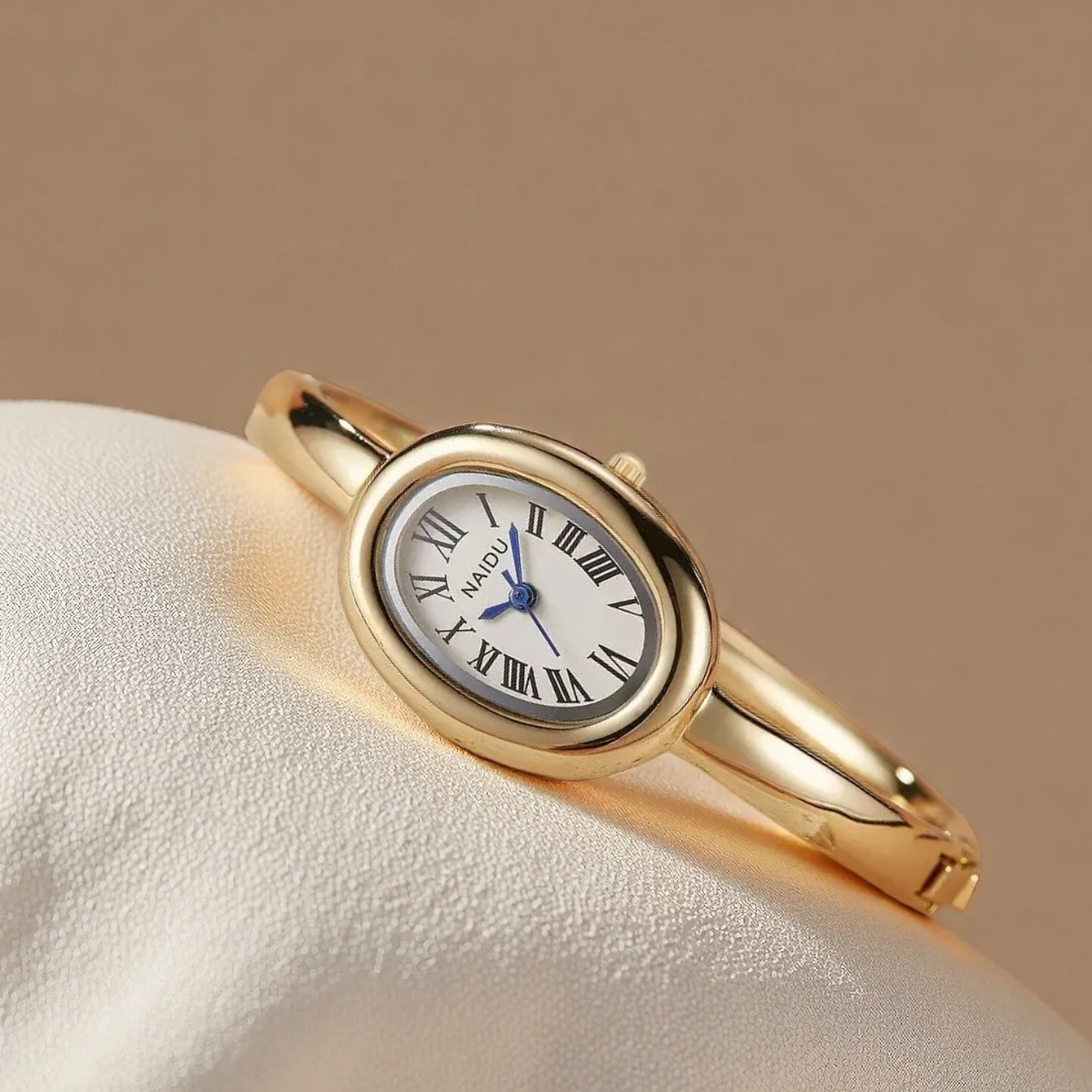 Casual, Versatile, Simple and Stylish Women's Watch with Roman Scale Display