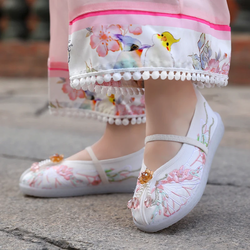 Fashion New Children's Hanfu Shoes Pearl Floral Pattern Girls Embroidered Dress Shoes Causal Kids Princess Perform Flat Shoes