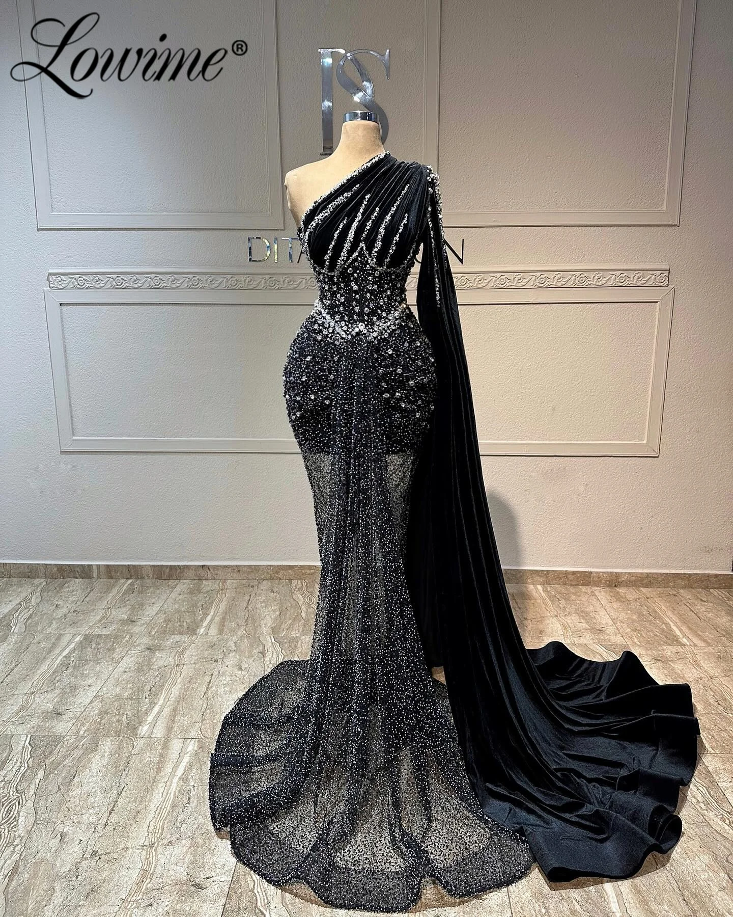 

Black Cape Sleeve Party Dress Birthday Engagement Gown Customized Mermaid Velvet Evening Dress 2025 Long Arabic Dubai Prom Dress