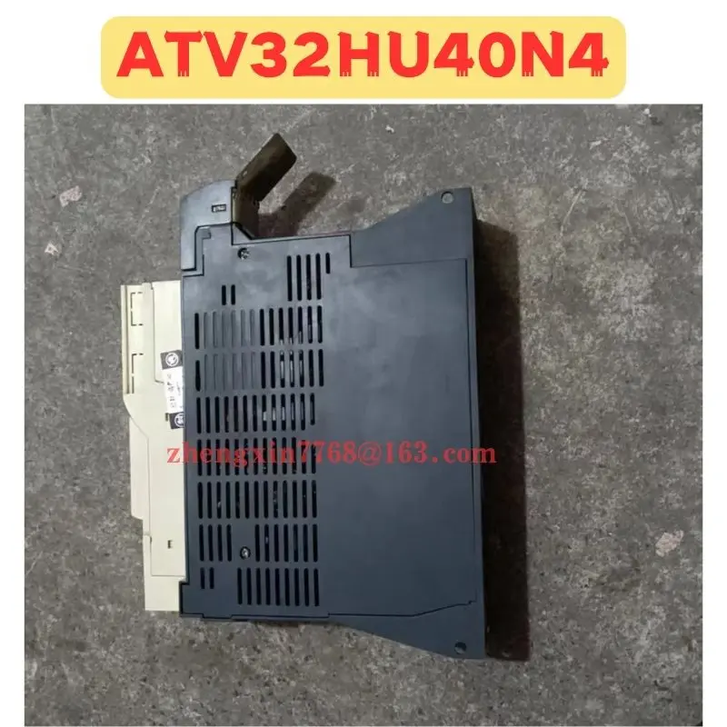 

Преобразователь частоты б/у ATV32HU40N4 Нормальная функция протестировано нормально