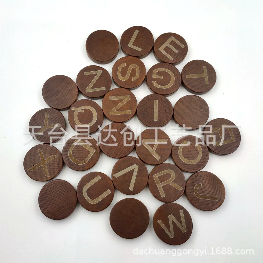 13-30 ミリメートル木彫り数字 26 英字ラウンドウッドチップ、幼児木製品ラウンドチップ
