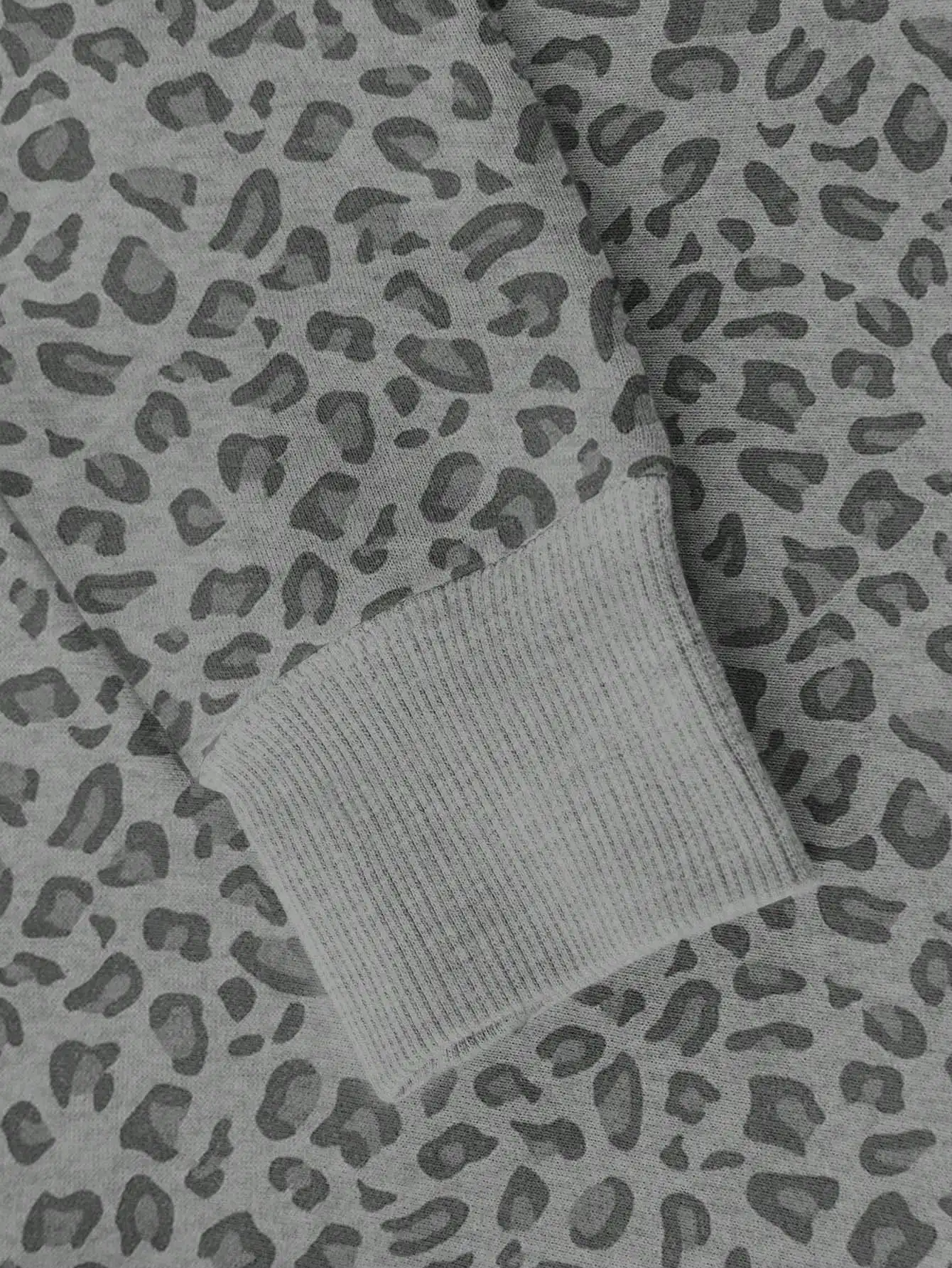 Moletom feminino com capuz com estampa de leopardo cinza, ajuste solto casual com capuz com cordão