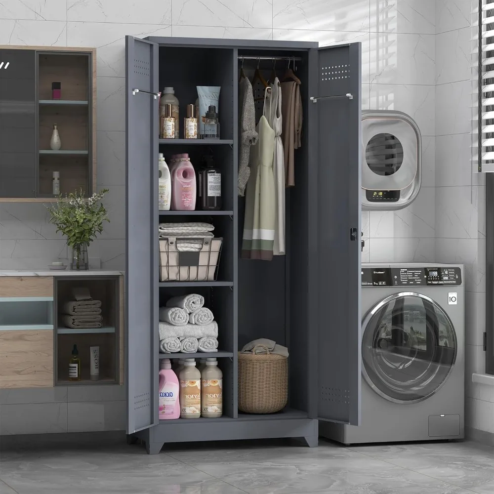 ตู้เก็บของโลหะทรงสูงมีประตู ตู้เก็บไม้กวาดพร้อมแผ่นเพ็กบอร์ดแบบถอดได้ ราวแขวน และตะขอรูปตัว S เพื่อการใช้งานที่สะดวก