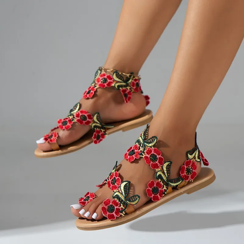 Sandalias de talla grande para mujer, chanclas planas con flores rojas, informales, antideslizantes, a la moda, novedad de verano