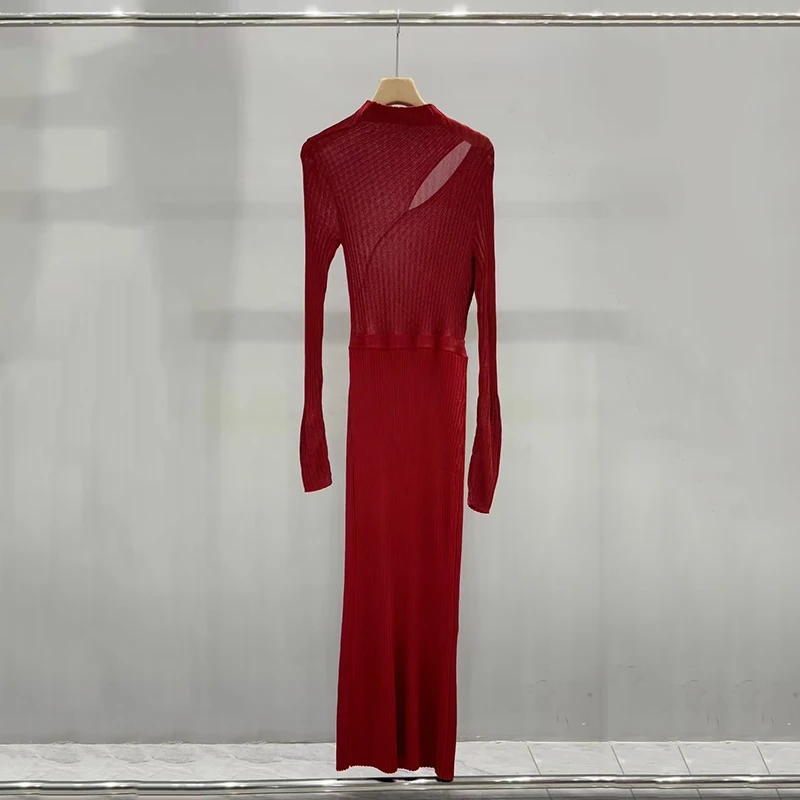Französisches Frühherbst-Strickkleid in Weinrot mit ausgeschnittenem Faden, schlankmachendes, langärmliges Rundhals-Strickkleid 2025, neuer Herbststil
