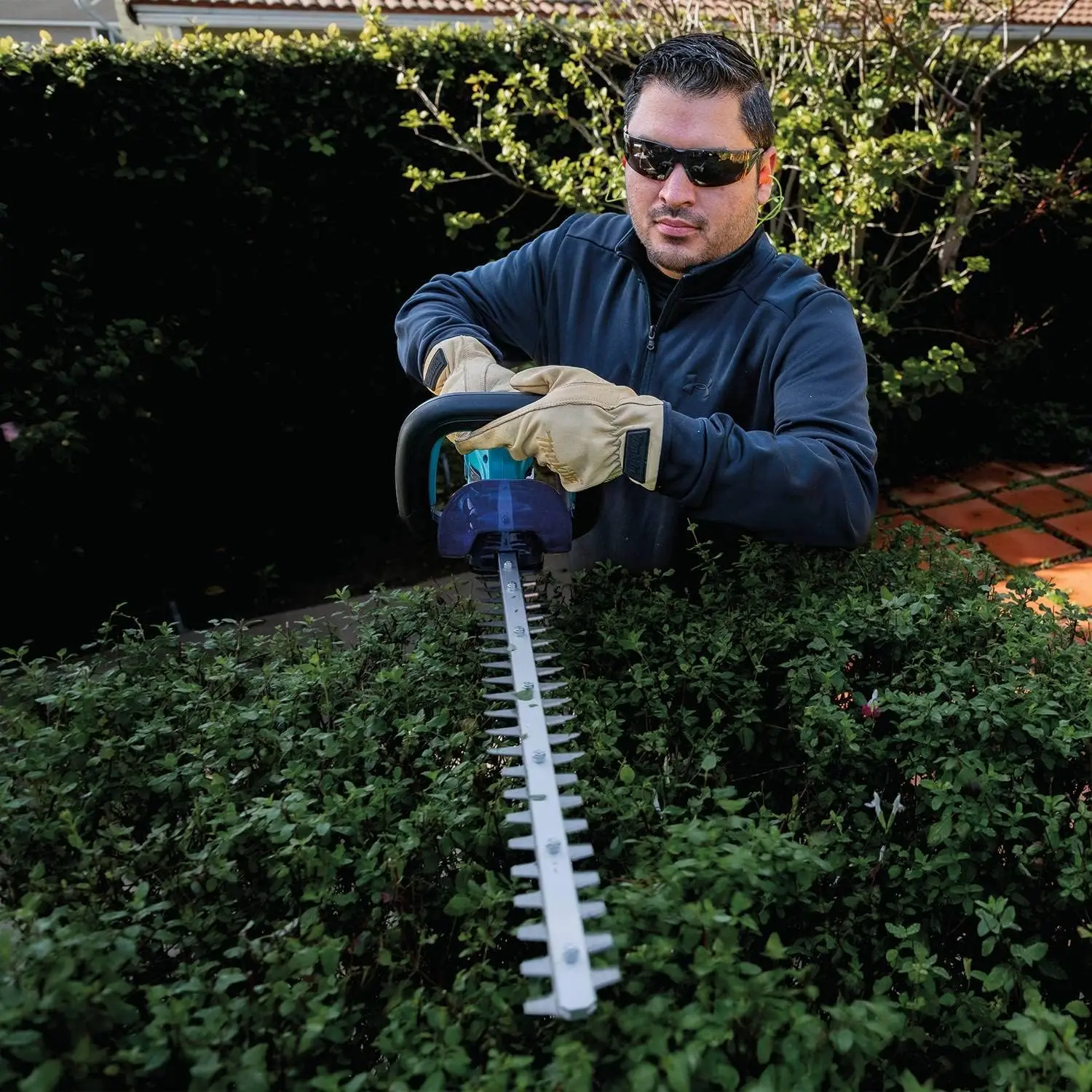 

Lithium-Ion Cordless 24" Hedge Trimmer, Tool Only