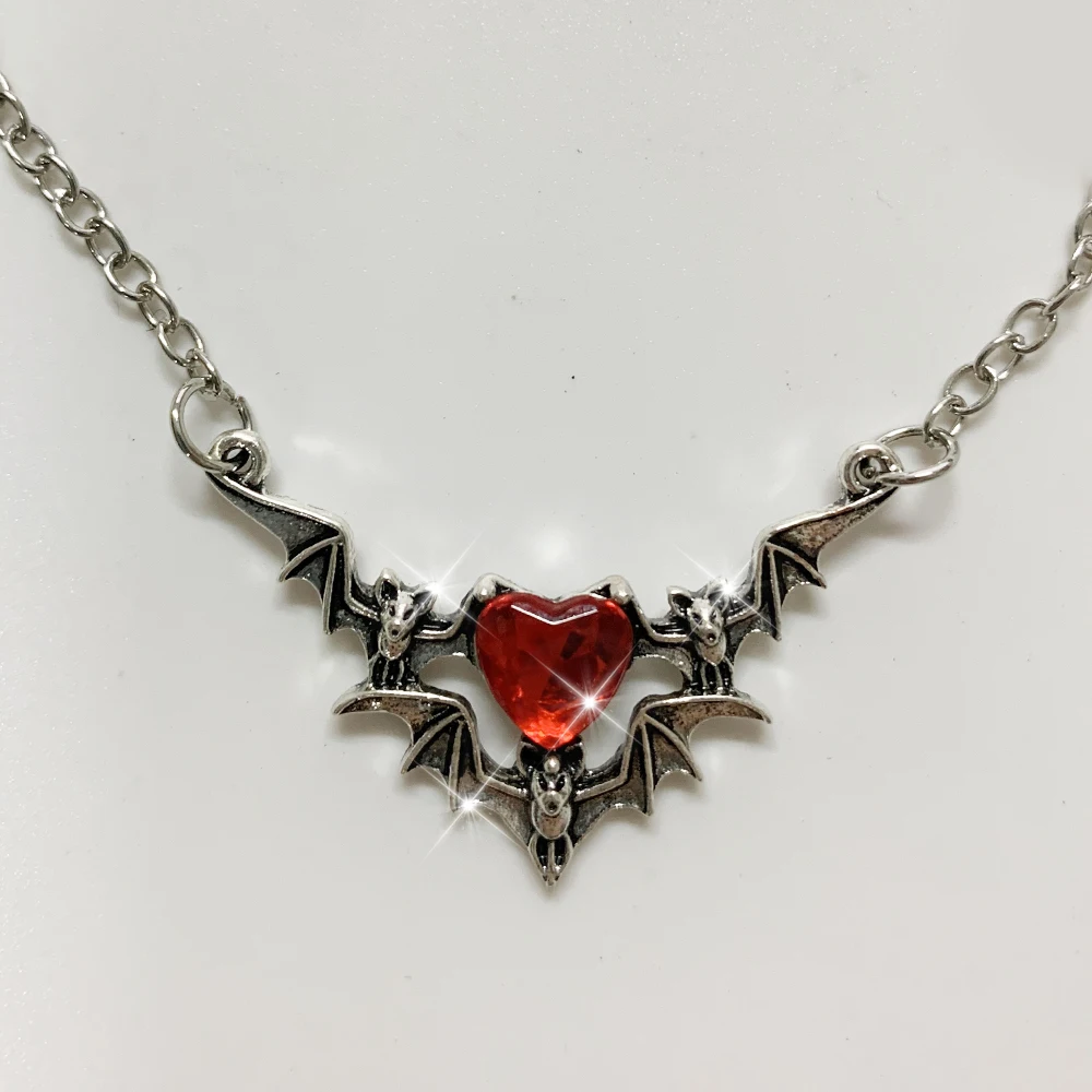 A Retro Halloween Bat Wing Love Necklace - Devil Collarbone Chain Halloween Holiday Party Dress Up Gift