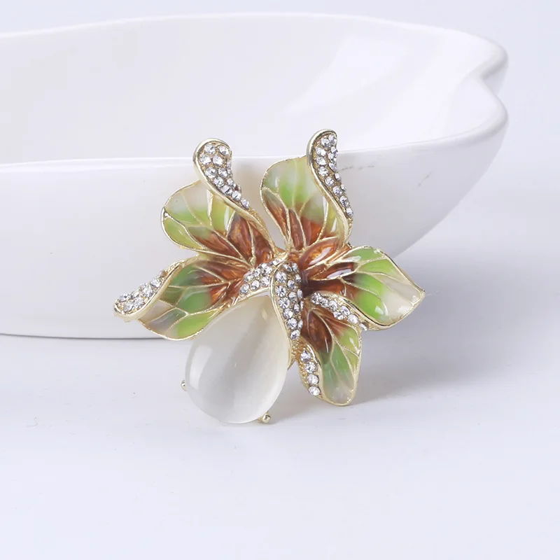 الفاخرة أوبال حجر الراين زهرة دبابيس للنساء موضة المينا دبوس 2 الألوان المتاحة اكسسوارات حفلات الزفاف جودة عالية