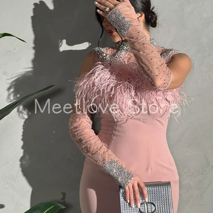 Meetlove-vestidos de noche con cuello Halter, color rosa, personalizados, media manga, plumas de lujo, largo hasta el suelo, cuentas de cristal, guantes hasta el suelo