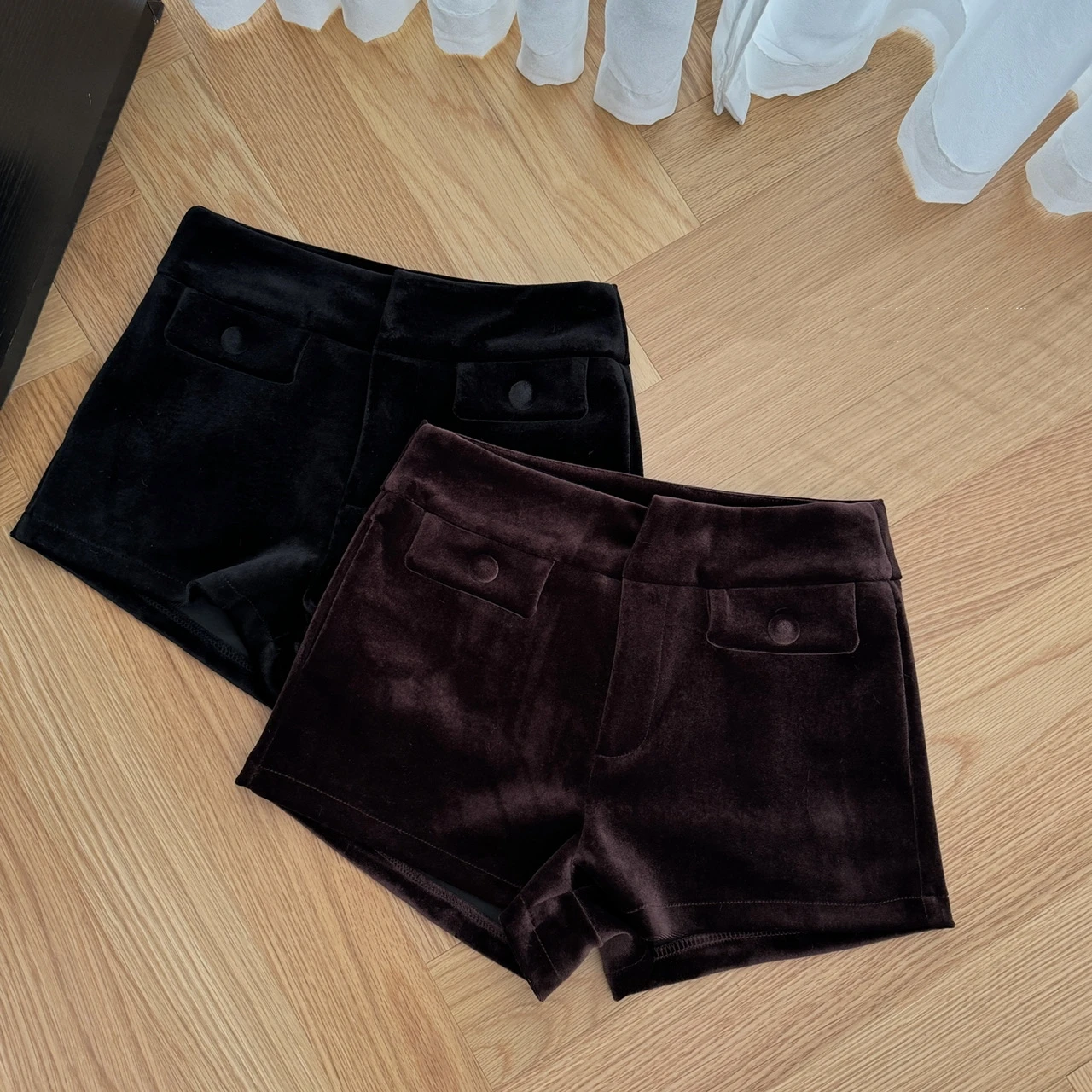 2025 Black Velvet Pocket Shorts for Women Autumn and Winter High Waist Short Pants for Outerwear