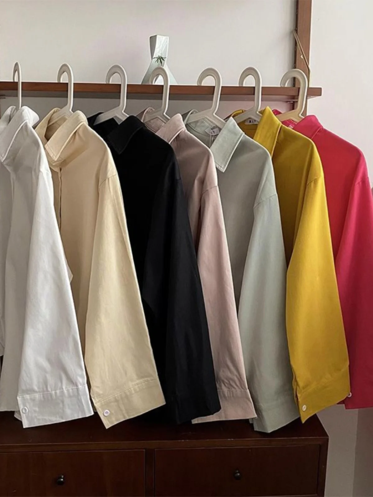 

Свободная повседневная рубашка с длинными рукавами, женская рубашка в корейском стиле, простой топ с отложным воротником, модный универсальный топ, новинка весны 2024 года