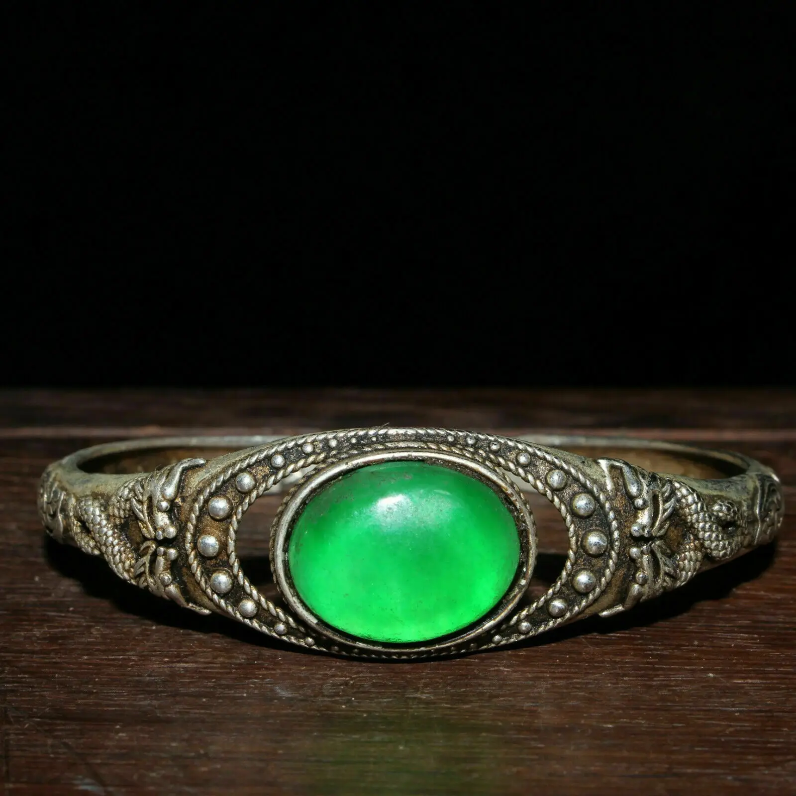 

Chinese Old Craft Made Green Jade Inlaid Old Tibetan Silver Bracelet