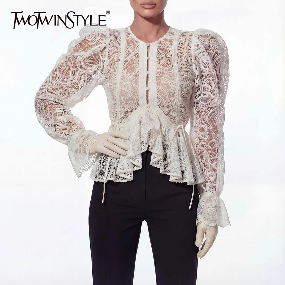 

Модная женская блузка TWOTWINSTYLE с вырезами и асимметричным кроем, круглым вырезом, длинными рукавами, пэчворком и оборками, новинка весенней коллекции