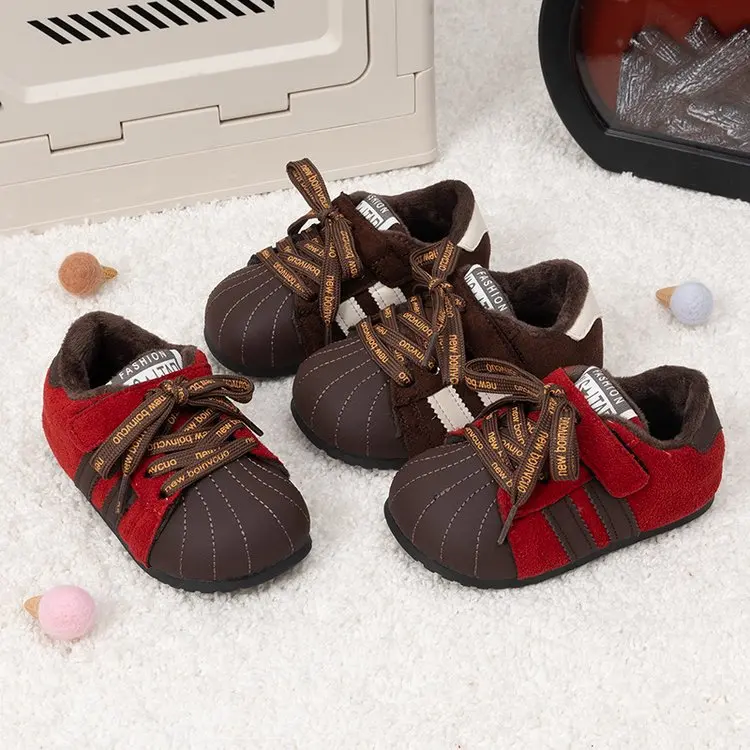 Zapatillas deportivas de ante color marrón camello, con diseño de dedos separados, para mujer, estilo vintage y retro, planas, casuales, con una franja lateral, calzado deportivo, cómodas para el uso diario.