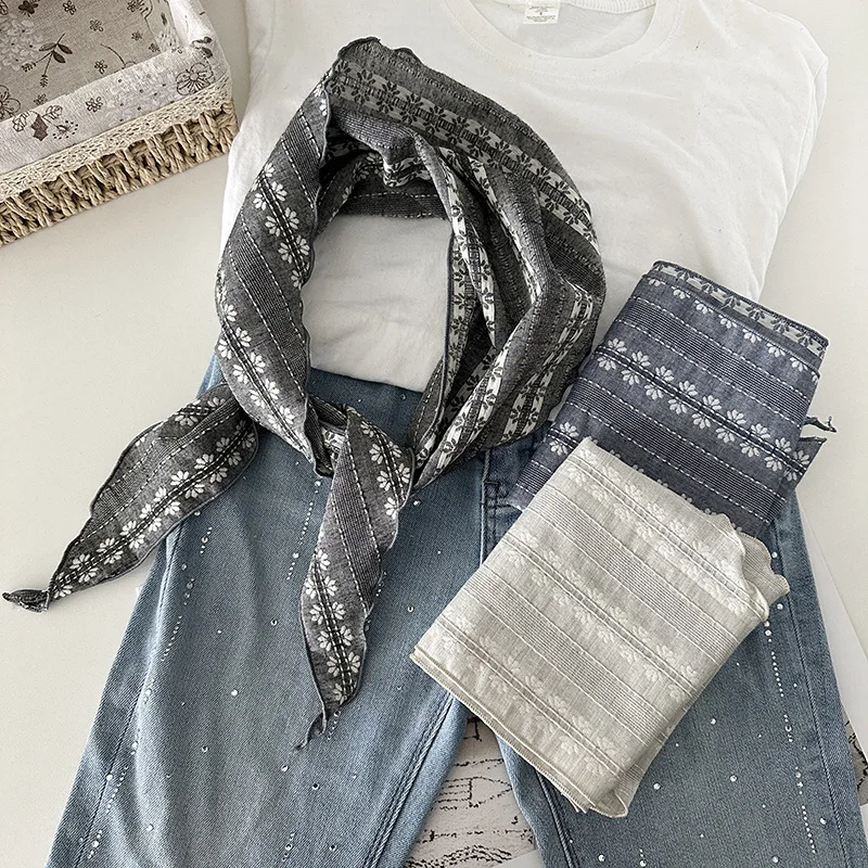 

Женский треугольный шарф в этническом стиле с цветочной вышивкой, мягкий и приятный для кожи платок, модный аксессуар в винтажном стиле.