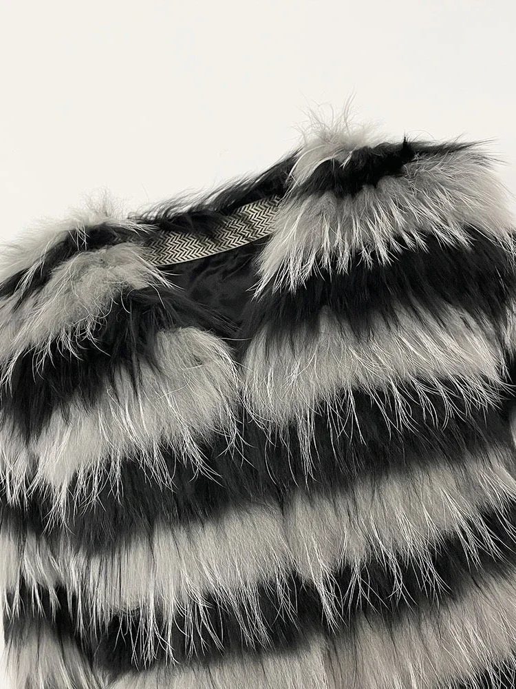 معطف فرو طبيعي للسيدات لعام 2025 معطف فرو الراكون الحقيقي سميك ودافئ للنساء ملابس خارجية أوروبية عصرية معطف شتوي