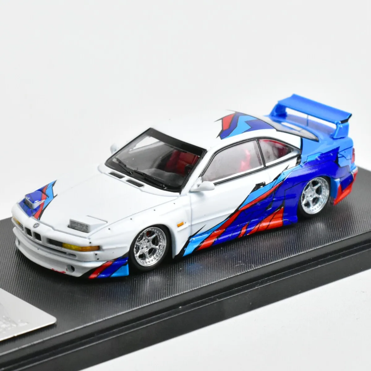 

RM 1:64 Giftable 850CSi E31 Diecast Model Car