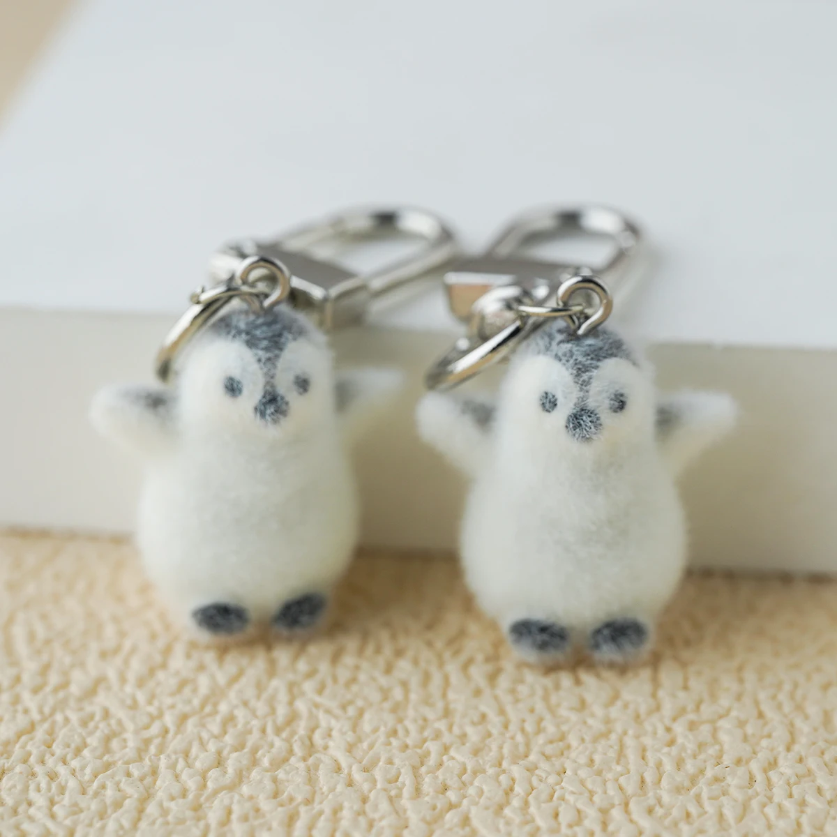 1pc Cartoon resin Keychain Cute Plush Animal Penguin Pendant Key Chain Car KeyRing Party Gift for Friend