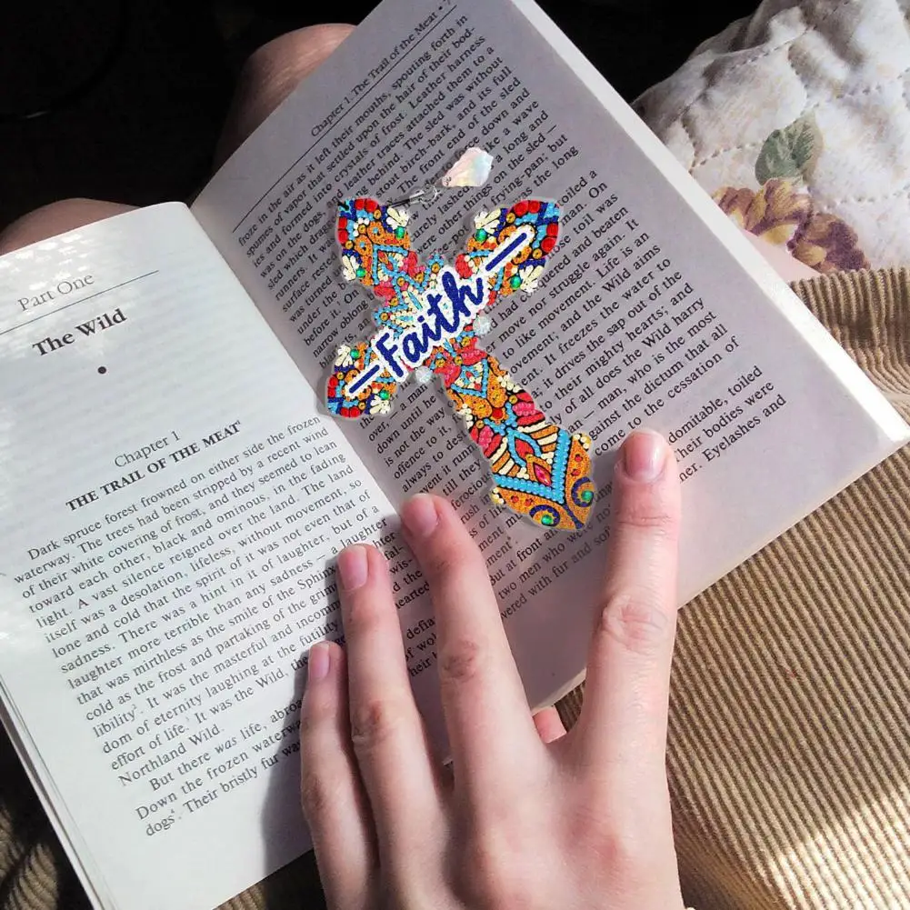 Marcapáginas con forma de cruz, marcador de pintura de diamante brillante creativo con colgante, bricolaje, 1 Juego