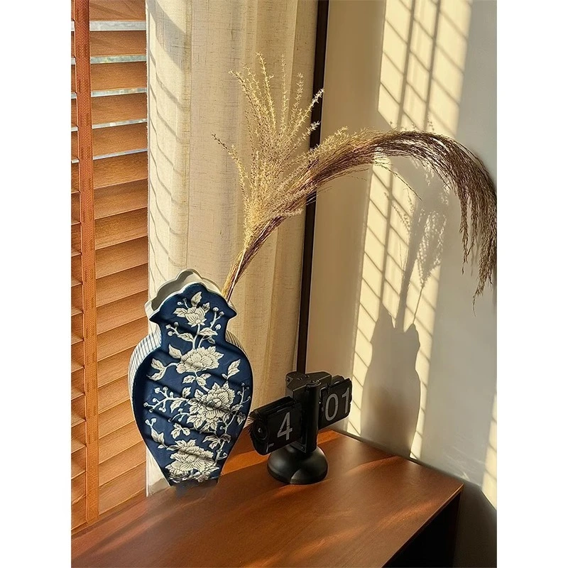 Vaso in ceramica bifacciale in porcellana bianca e blu