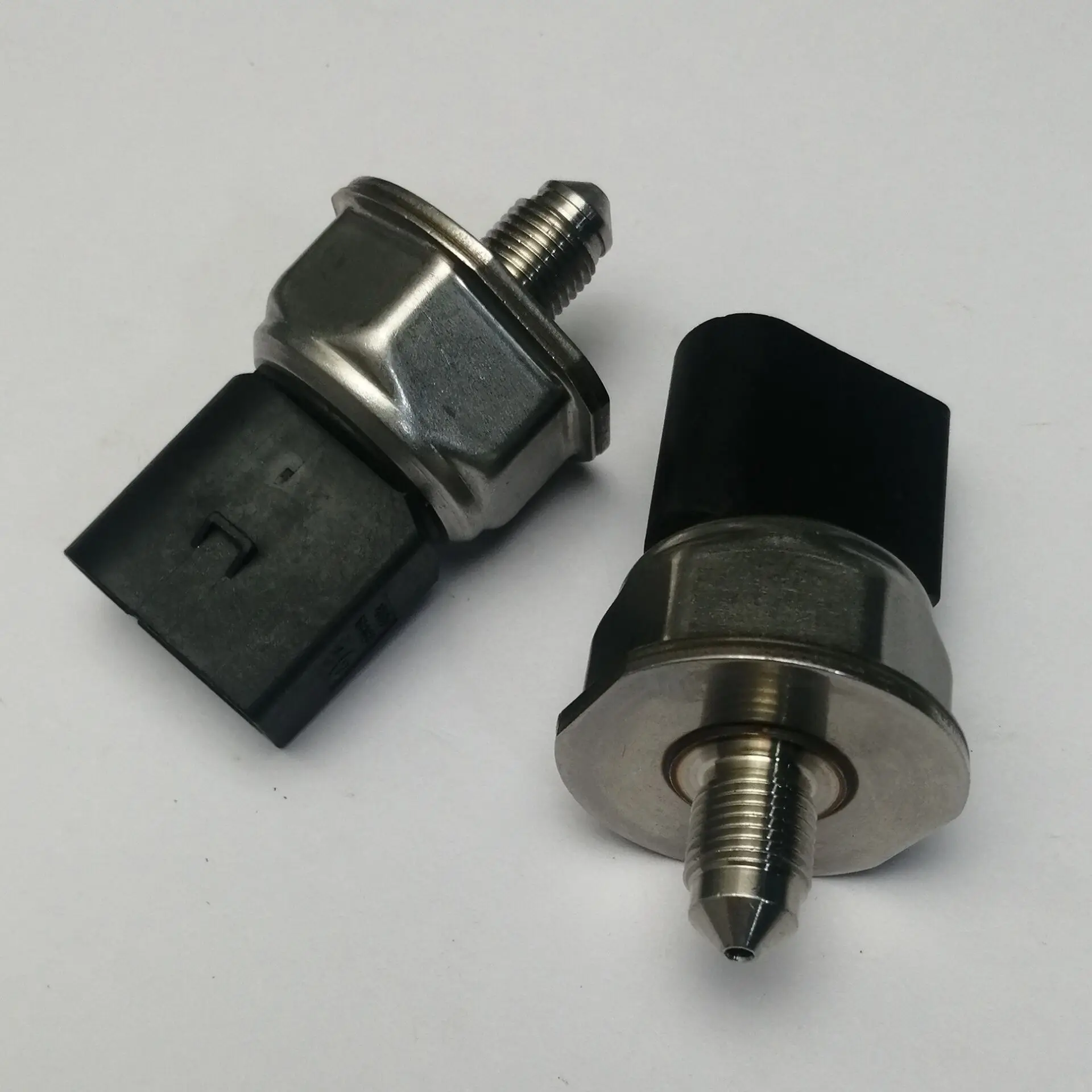 

For engine fuel common rail pressure sensor BMW X3X5 55PP11-01 7537319-05