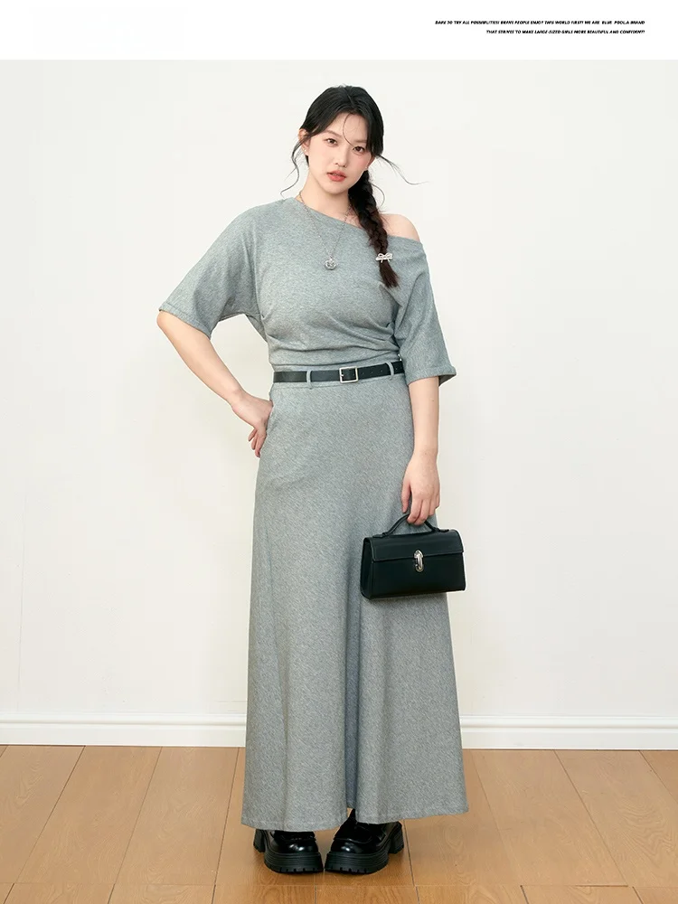 

Комплект BluePool: футболка оверсайз в корейском стиле с открытыми плечами и драпированная юбка с высокой талией. Летний повседневный комплект свободного кроя с коротким рукавом.