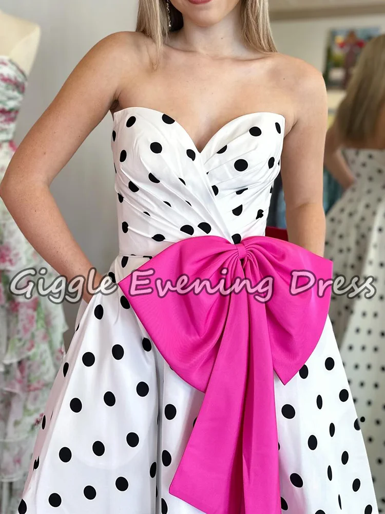 ギグルホワイトブラックポルカドットボールガウンストラップレスハイスリットイブニングドレスピンクボウエレガントラグジュアリープロムパーティードレスカスタマイズ