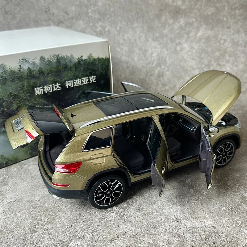 Original1/18 Skoda Cordiac Corlok alloy static car model, children's collection of decorative toys, Christmas gifts for children