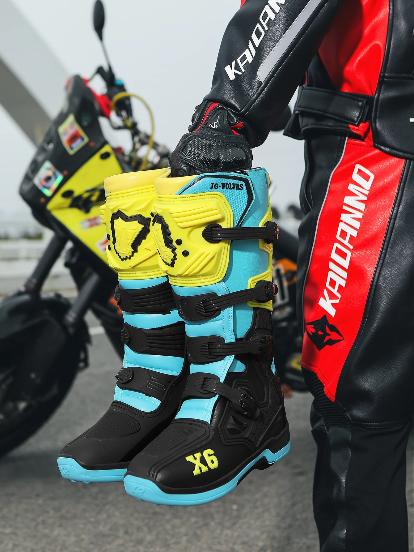 

Professional Protective Motorcycle Shoes 2025 Wear-Resistant Cushioning Motorcycle Boots Non-Slip Waterproof Motorcycle Boots Breathable Anti-Collision Cycling Shoes Daily Work Clothing Motorcycle Shoes Long-Distance Motorcycle Boots Track Cycling Motorcy