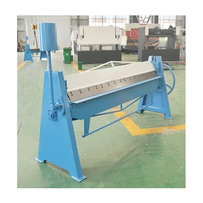 Maquina dobladora de lamines de métal