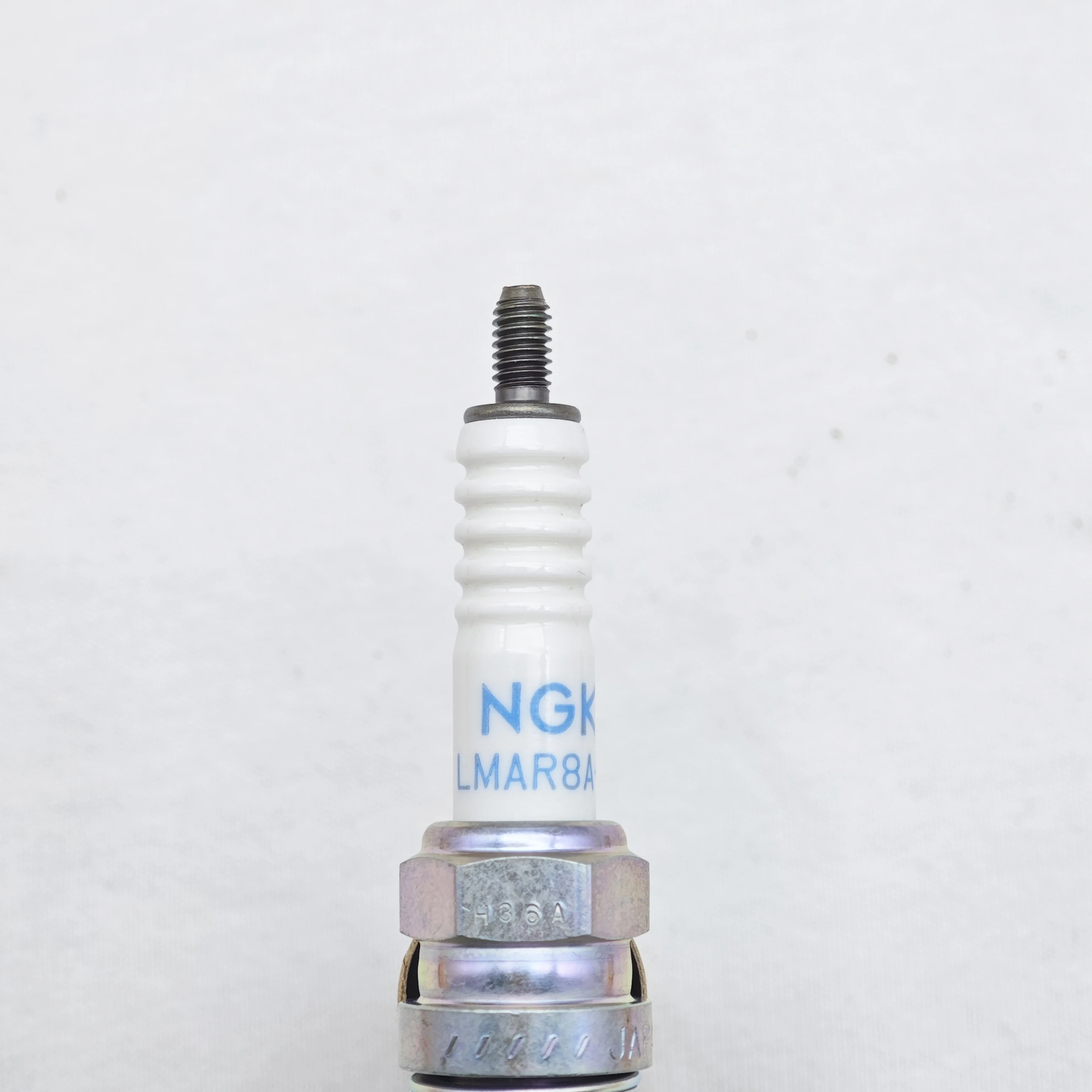 1pcs Original Motorcycle NGK Spark Plug LMAR8A-9 #4313 for Dayang 150T-36ADV 350T-6 V Rui DY300T Tianlei DY200-6