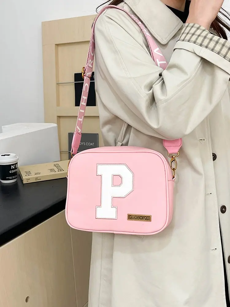 

Женская сумка через плечо из кожи с гео-принтом в парижском стиле и элитный винтажный стильный вид