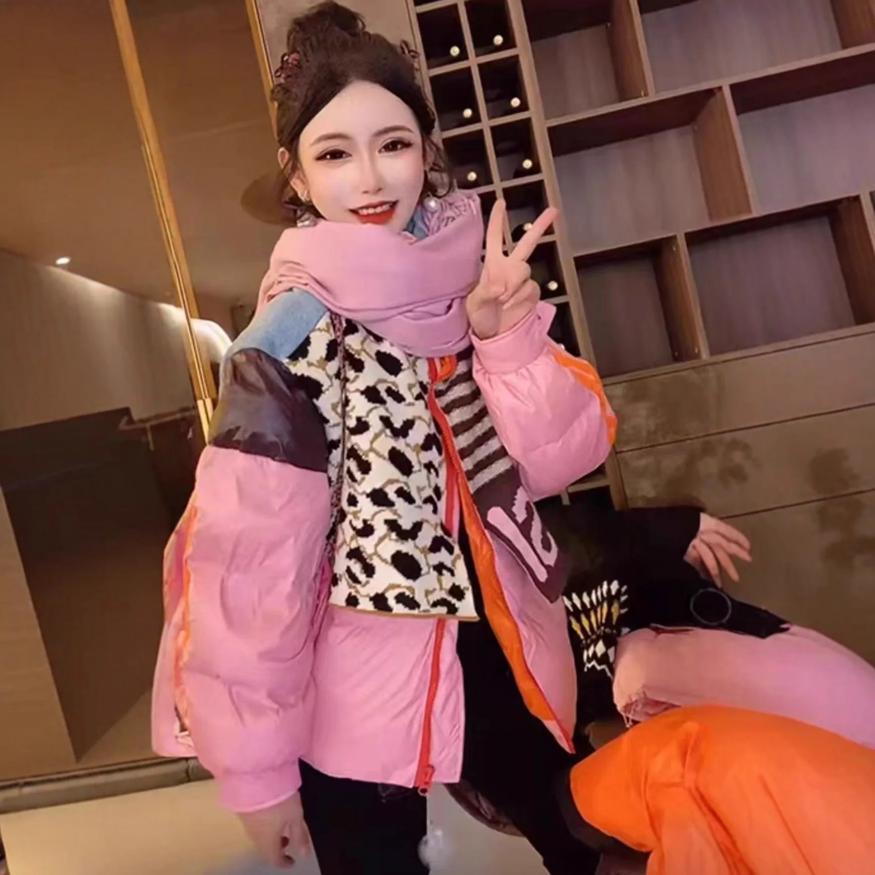 سترة جديدة لعام 2025 من قماش الدنيم المحبوك الملون سترات شتوية عصرية للشارع ملابس فضفاضة وسميكة 90% معطف منتفخ على شكل بطة بيضاء #4