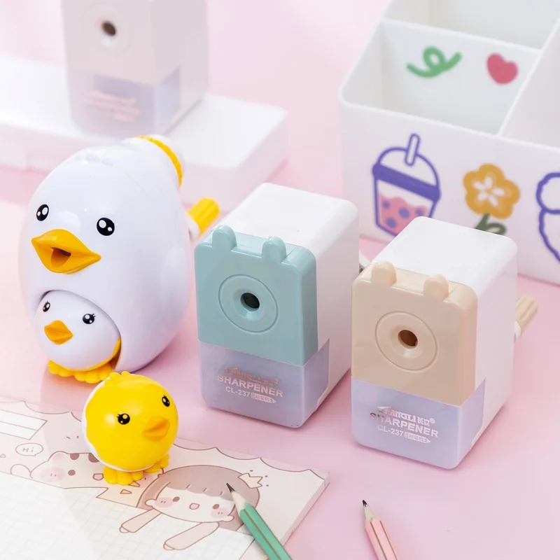 1pcs Novelty Cute Cartoon Animal Chick Pencil Sharpener Kawaii Hand Mechanical Student Pencil Sharpeners School Office Stationer