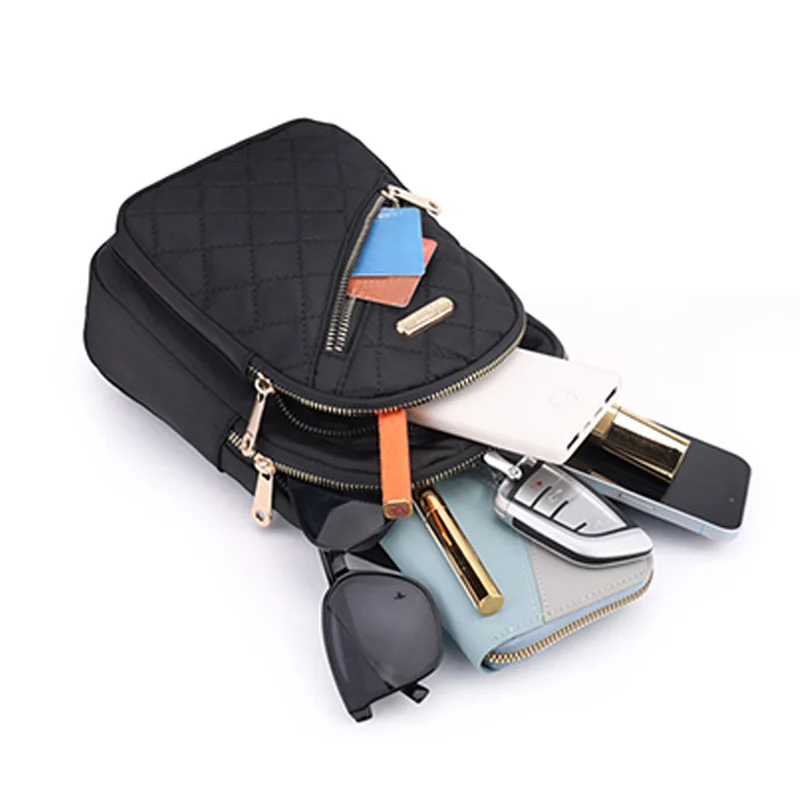 حقيبة خصر مبطنة للنساء - حزمة صدر من النايلون خفيفة الوزن مع منفذ لسماعة الرأس وجيوب متعددة، حزام قابل للتعديل للتنقل