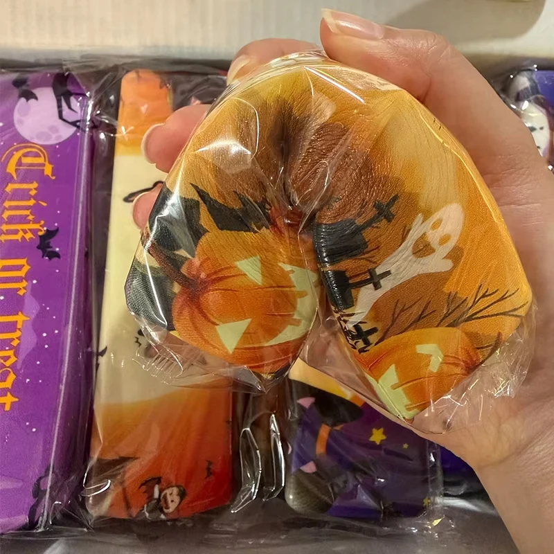 1/3/5 Stück zufällige Halloween-Butterstifte mit Kürbismotiv, fröhlichem Halloween-Aufdruck, zur Stresslinderung, ideales Geschenk für Feiertagspartys – Detail 3