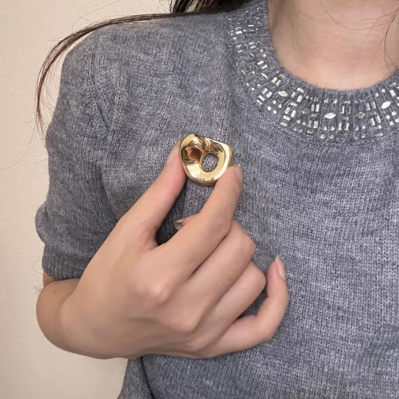 Design di nicchia francese Forma convessa concava geometrica estremamente semplice Design versatile e compatto Accessori per spille stile Ins