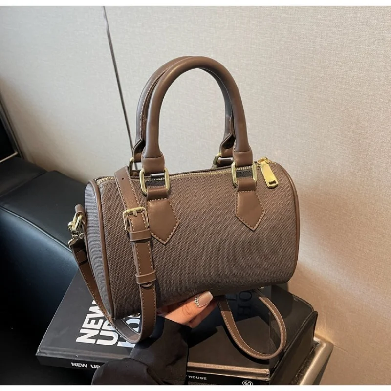 

Sophisticated Ladies Messenger Bag Made Of Nubuck Leather Boasting Trendy High-End Lightweight Soft Daily Refined Look​