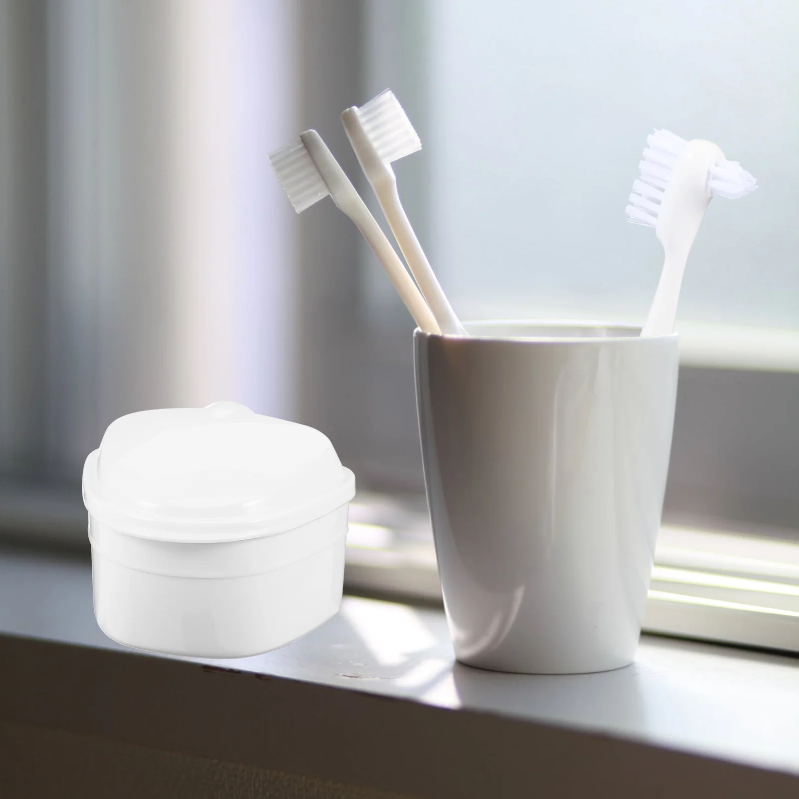 

Portable Plastic Denture Case Durable Storage Container with Strainer Bath Box for Cleaning Traveling Business Trip