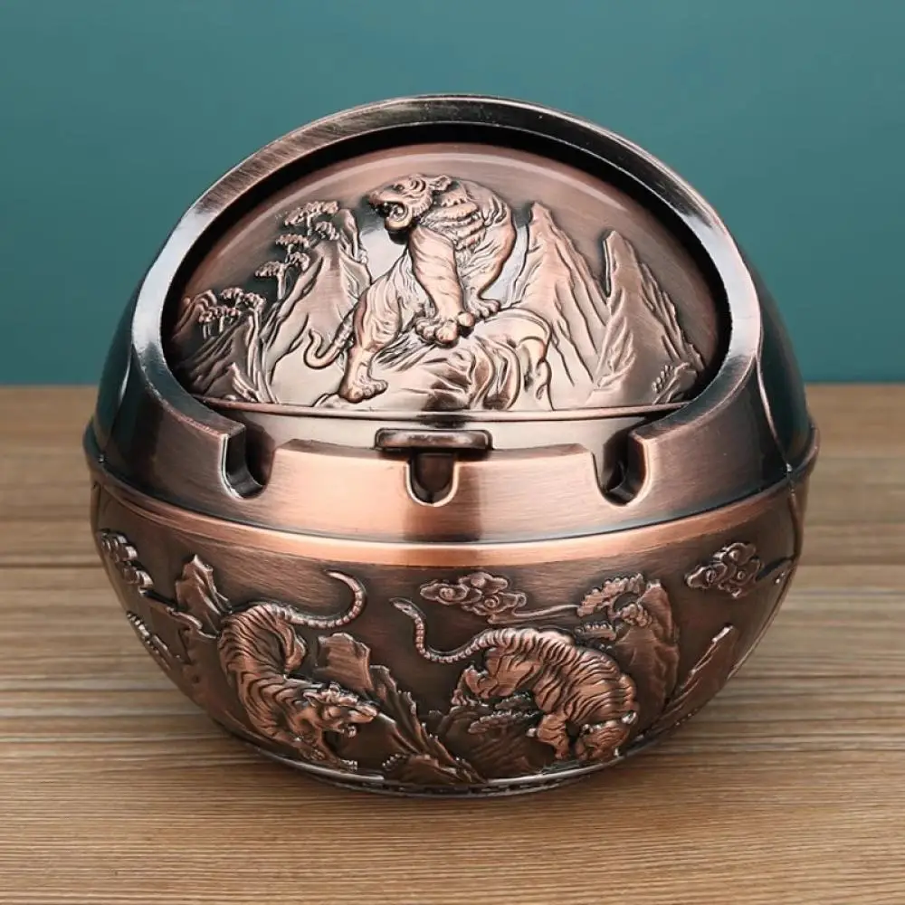 Antique Metal Ashtray With Lid Decorative Home Ornament Artistic Office Desk Craft Accessory Creative Style Smoking Statue
