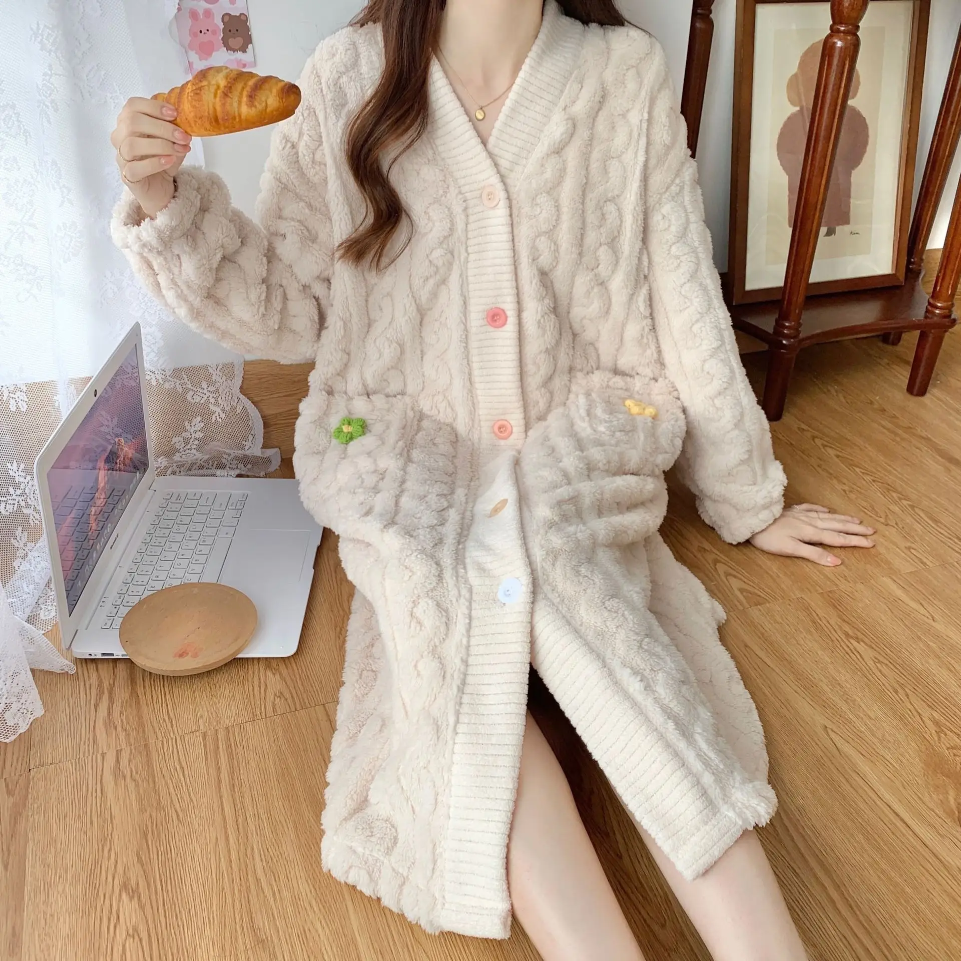 Thickened Warm Pregnant Women\'s Clothing Winter Coral Velvet Robe Padded Medium-Length Ladies Flannel Homewear Bathrobe Nursing