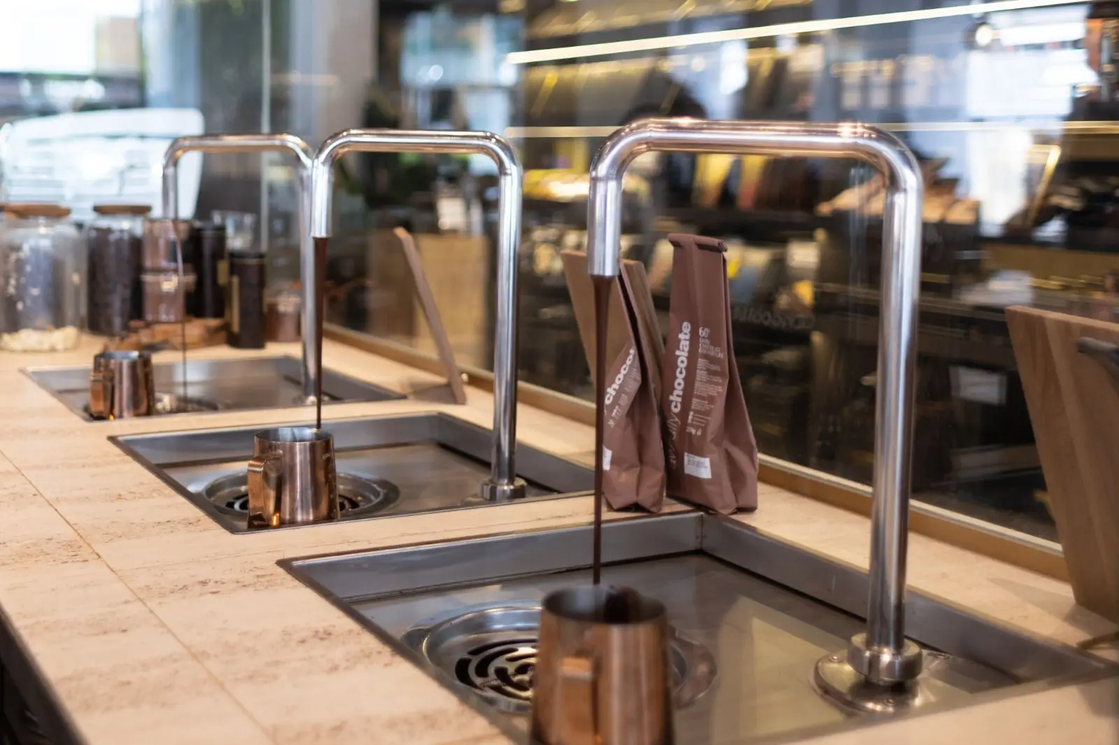 Многофункциональная дешевая полностью автоматическая мини-маленькая плавильная машина 8 кг, 15 кг, 30 кг, колесо для изготовления шоколада