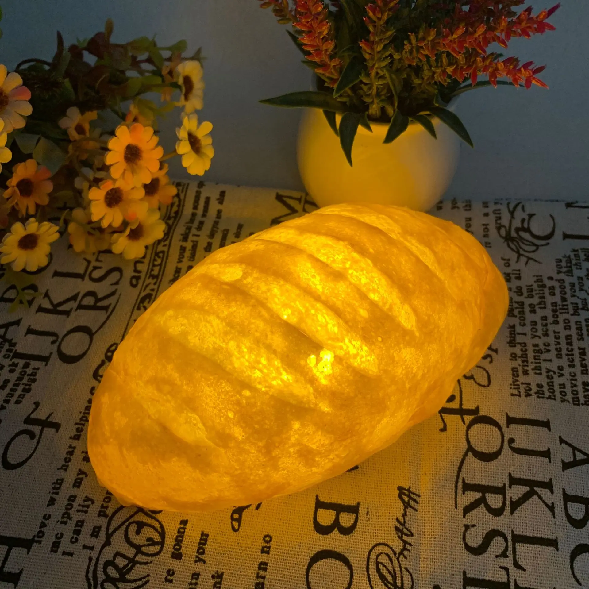 Artifical Croissant Bread Light Atmosphere Lamp LED Bread Lamp LED Night Light Cake Shop Decoration Great Gift