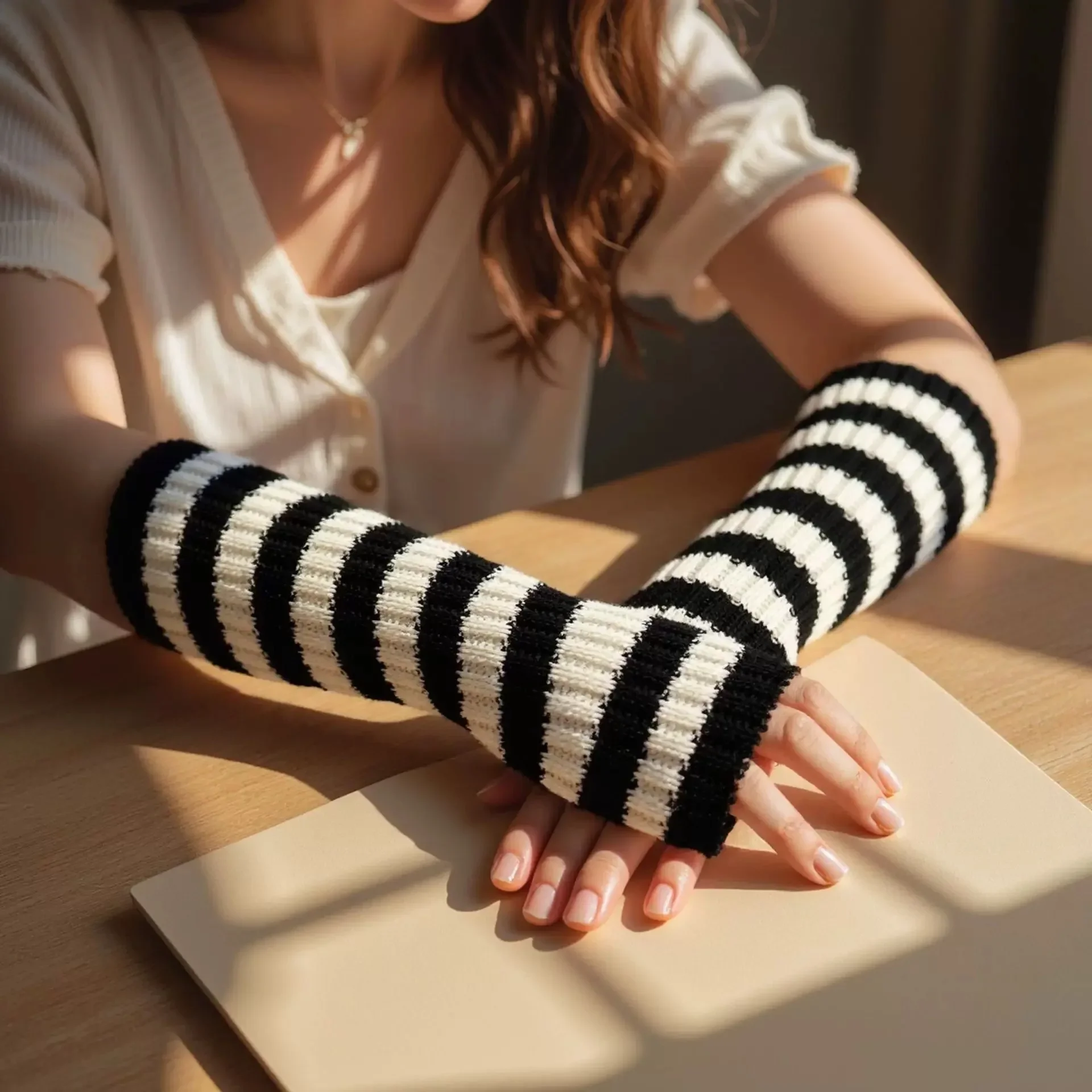 1 pair of women's knitted gloves, color-matching striped wool half-finger gloves, autumn and winter medium