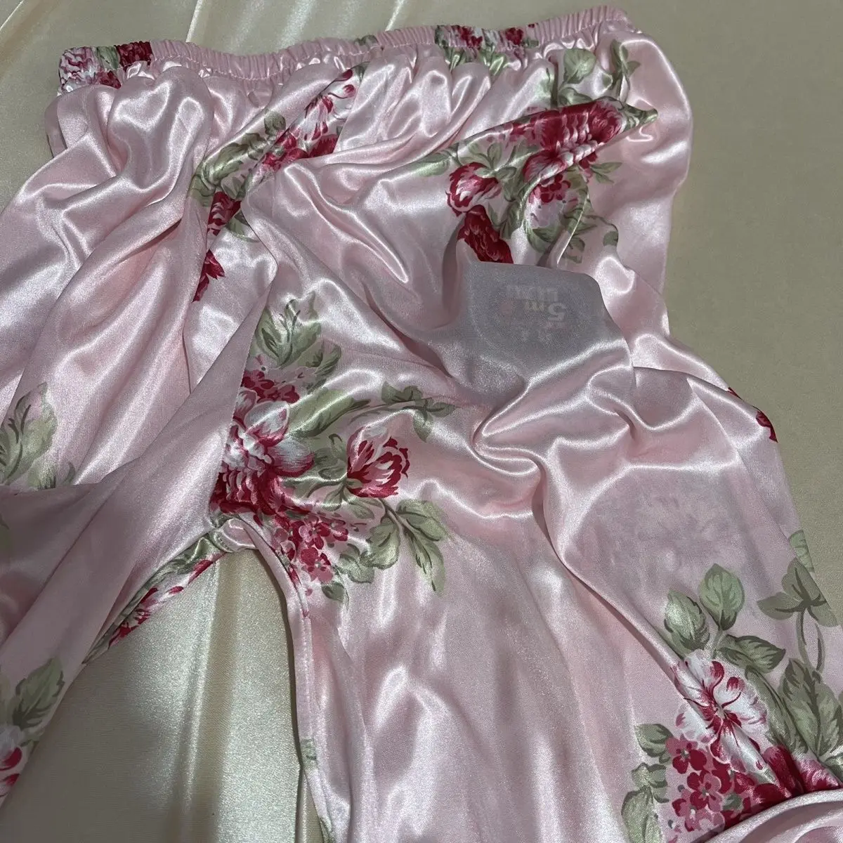 Pigiama sexy da uomo Pantaloni lanterna lucidi in seta floreale rosa sottile da donna Vedi attraverso pantaloni larghi arricciati lisci come la seta Taglie forti