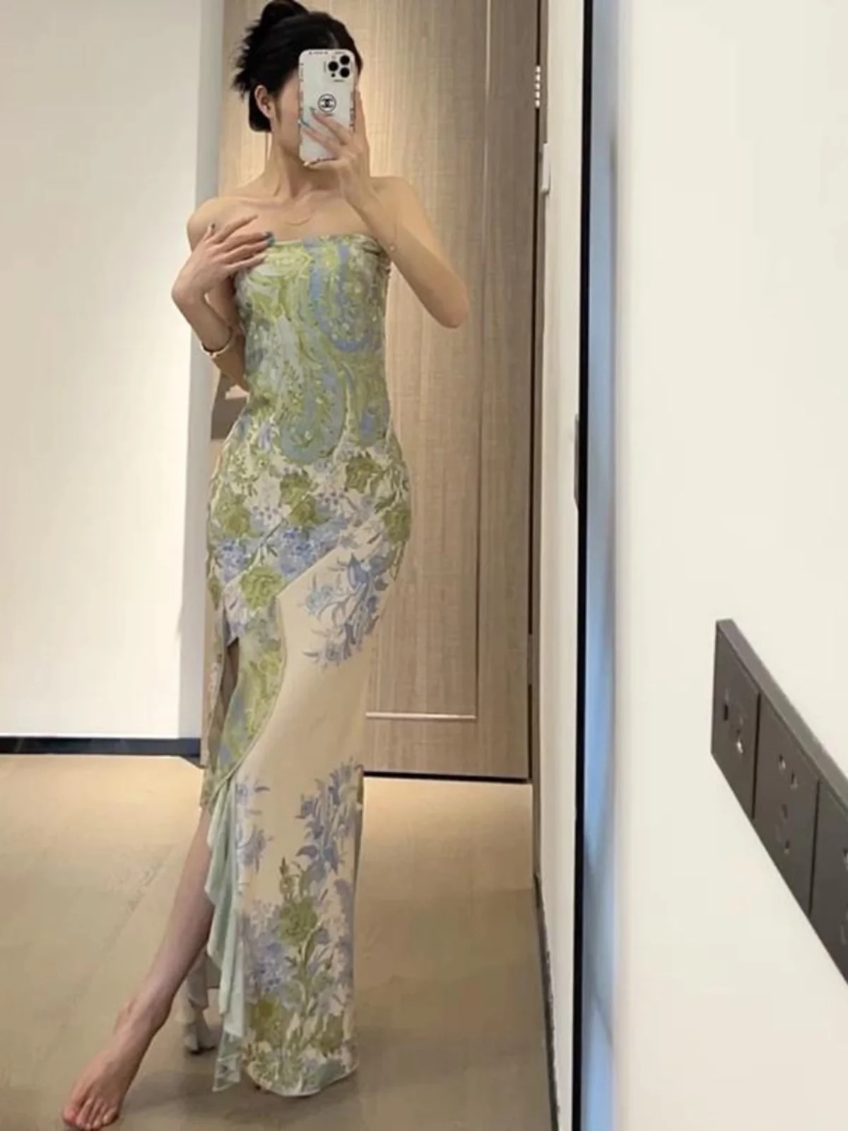 エレガントなグリーンのストラップレスドレス レディース セクシー スリット入り レトロ ナショナルスタイル スリム ロングドレス Wiwiデザイン センセーション ハイウエスト Aラインスカート