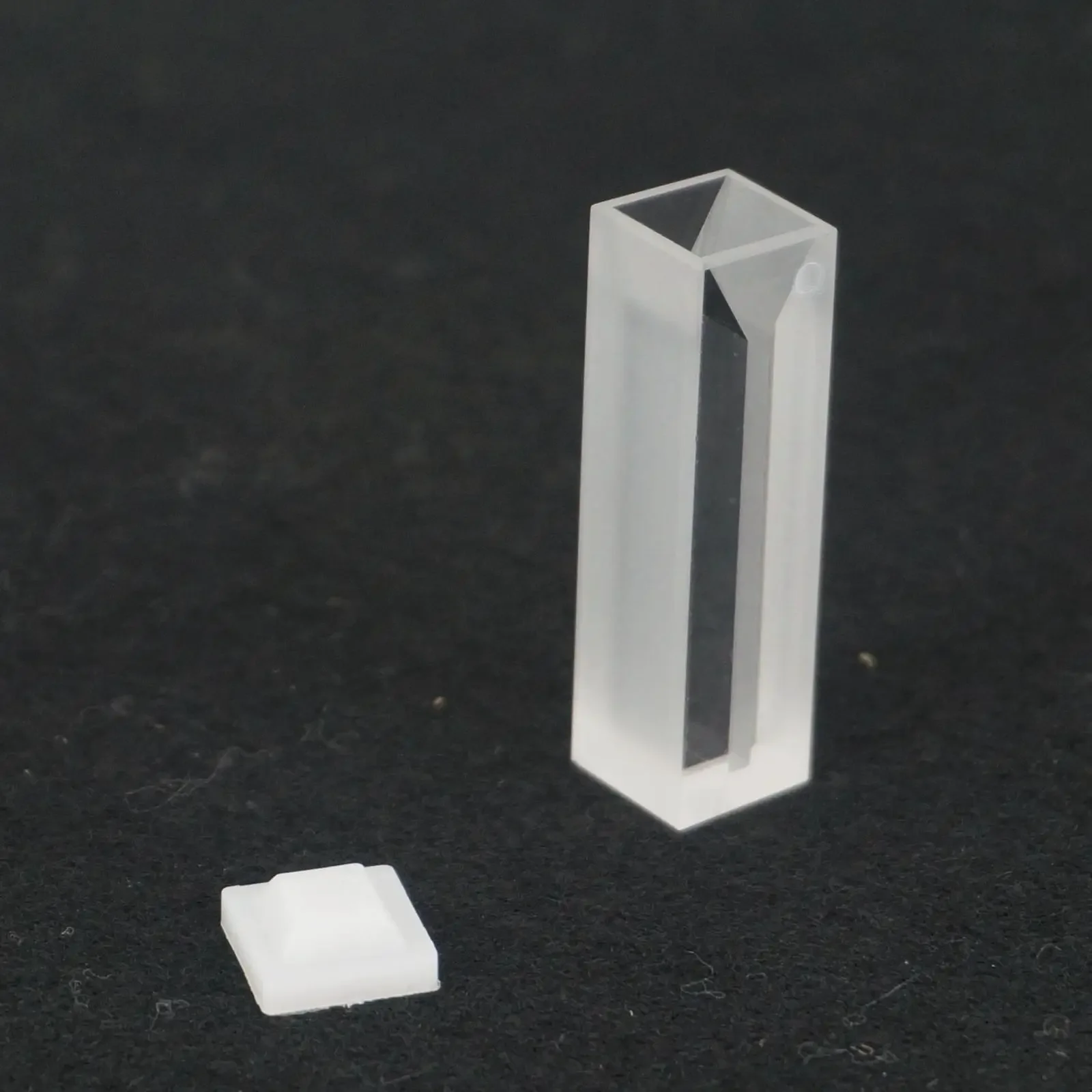 700ul 10mm Path Length 2 Windows Micro Quartz Cuvette With Lid