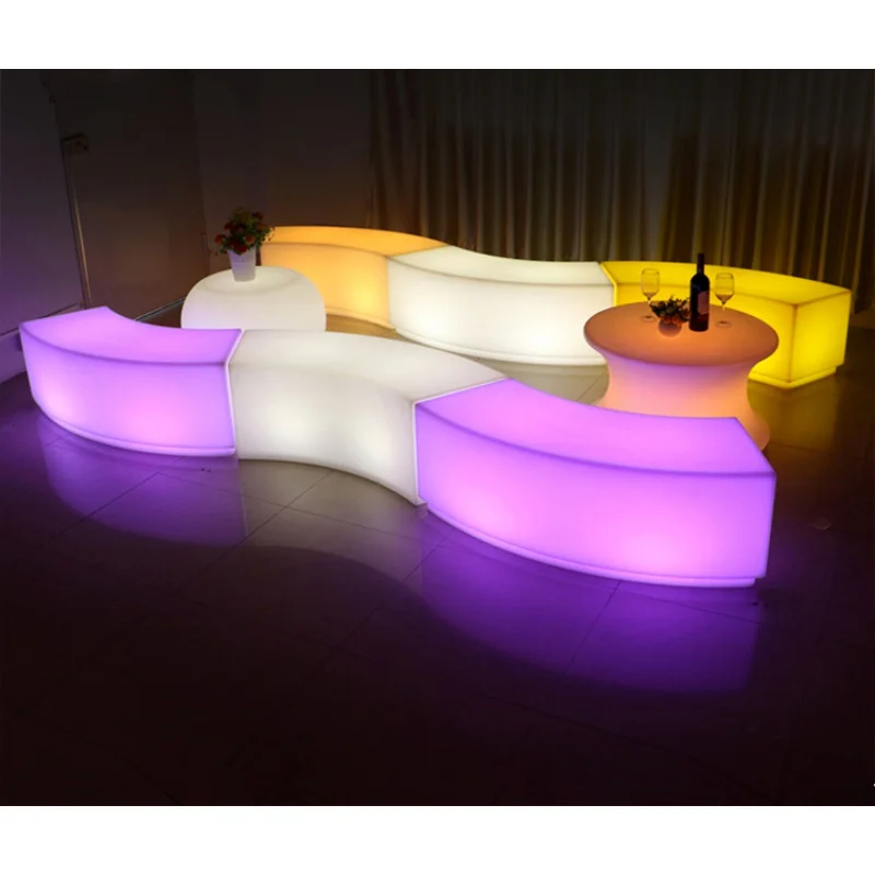 Table haute et chaises de bar, lumière LED incurvée, personnalisée, commerciale