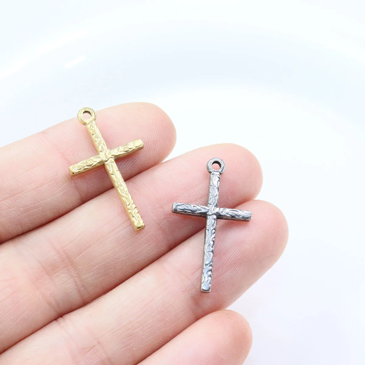 

5pcs Wholesale Stainless Steel High Quality Women Cross Finding Charm Pendant DIY Fashion Jewelry Necklace Vacuum Plate 2 Colors