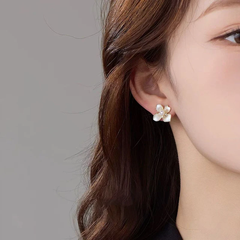 2026 New Elegant White Enamel Camellia Stud Earrings for Women Miniature 18K Gold Plated High-End Jewelry Luxury Ear Jewelry